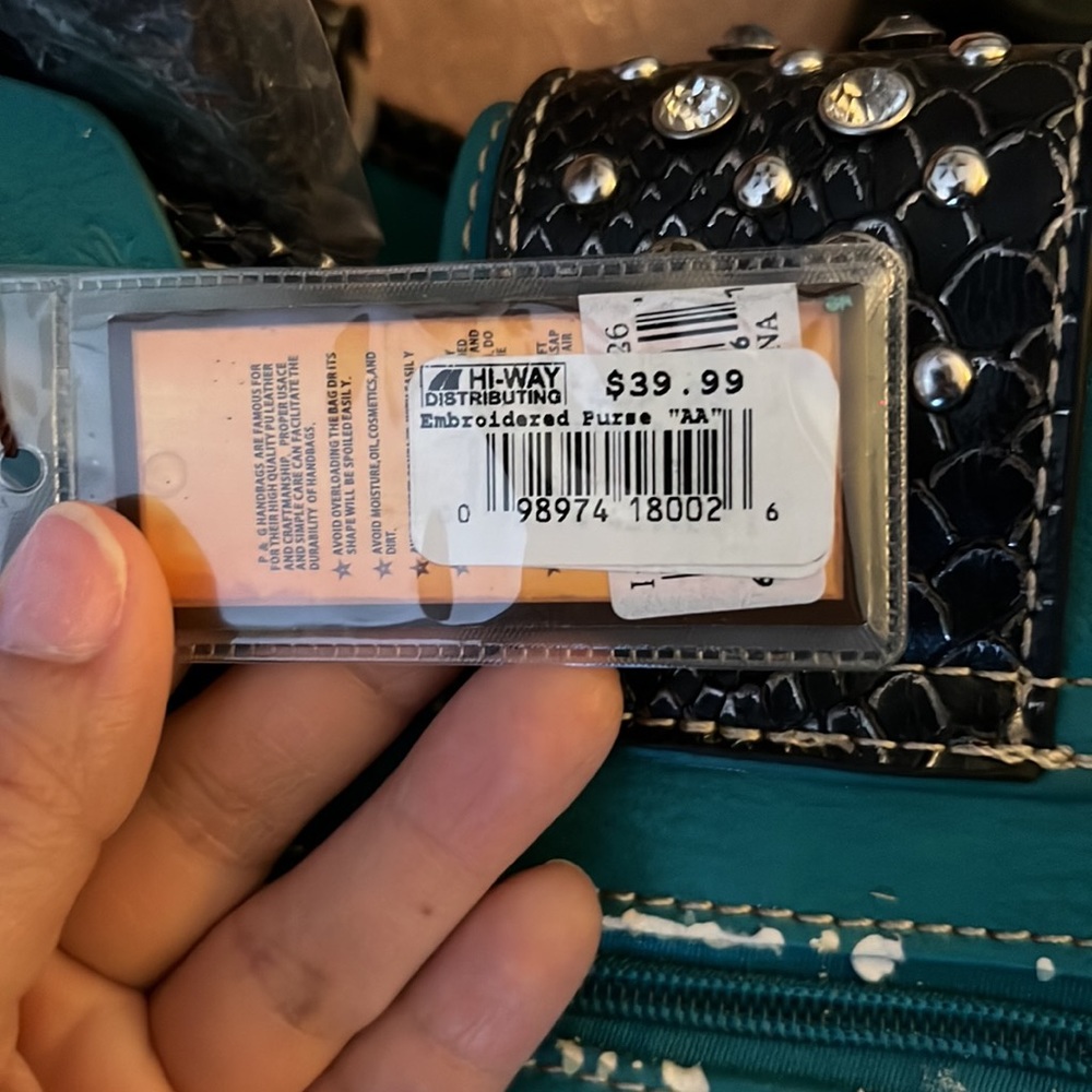 P&G Collection Embroidered Purse - Picture 4 of 4